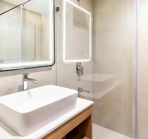 Photo 3 of 10 at Hotel Lenexa by Bestinn Leisure