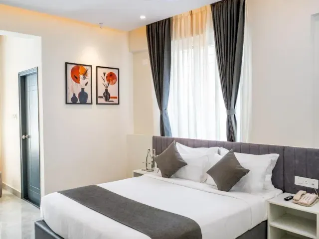 Photo 3 of 10 at U By Z Hotels, Brookefield