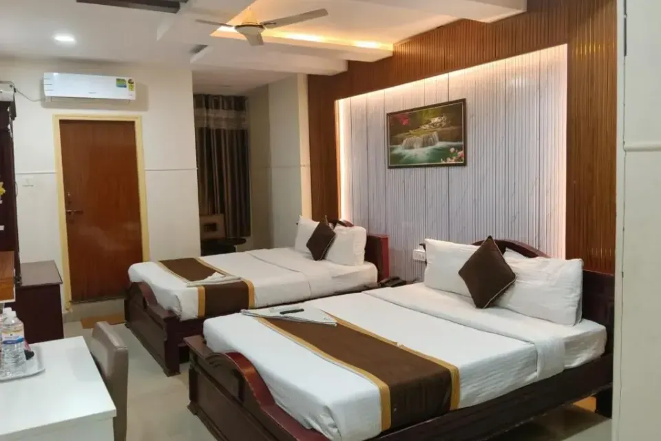 Photo 1 of 10 at MALDIVES INN