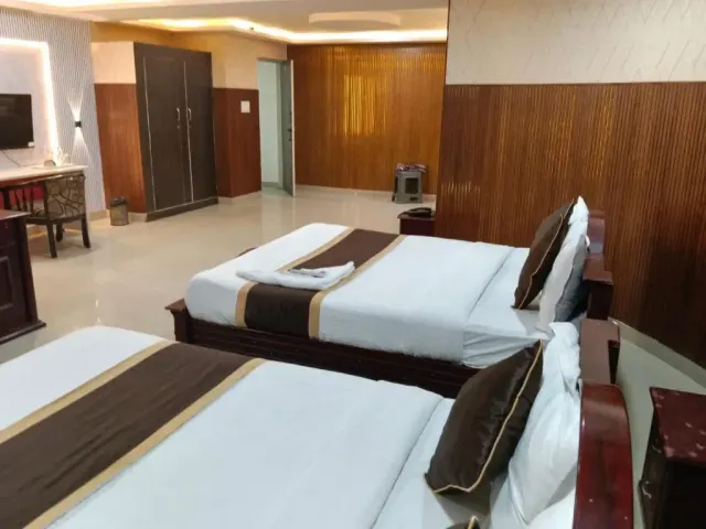 Photo 2 of 10 at MALDIVES INN