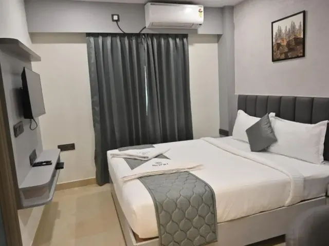 Photo 9 of 10 at Bilton Premium Luxury Hotel Koramangala