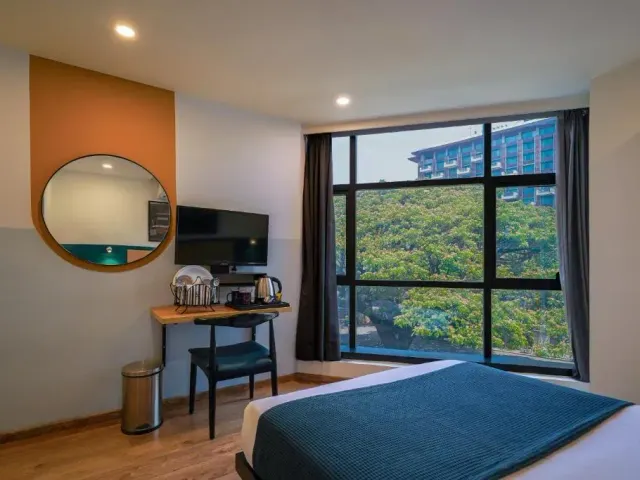 Photo 2 of 10 at Olive Zip Richmond Circle by Embassy Group