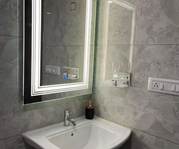 Photo 8 of 10 at Hotel LG Signature Suites