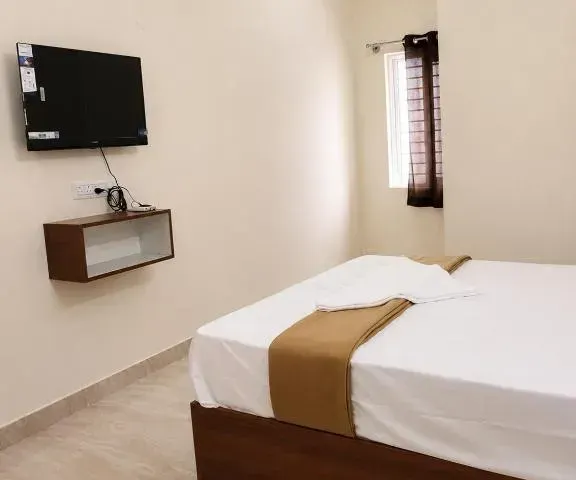 Photo 4 of 10 at Hotel S G Comforts