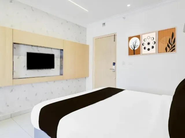 Photo 4 of 10 at Townhouse Oak AECS Layout Brookfield