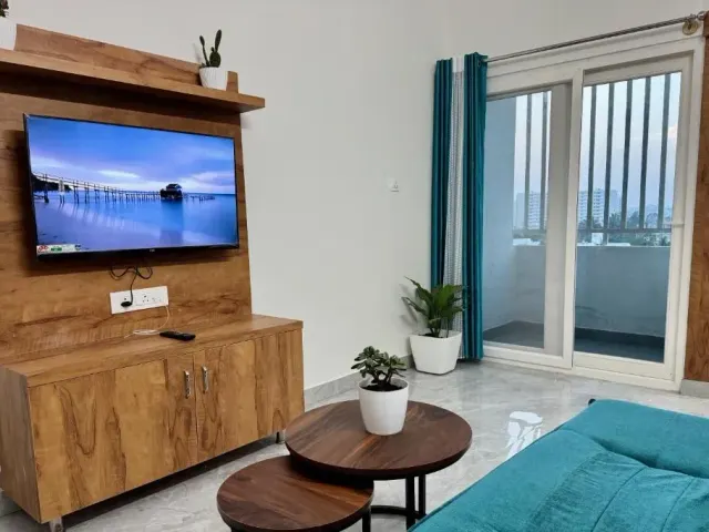 Photo 6 of 10 at Truelife Whitefield - Premium 1 BHK Apartments - Prime location - Easy access to Main Rd - Metro - ITPL - Fast WiFi - Kitchen - Smart TV - Power backup - Park - Garden views