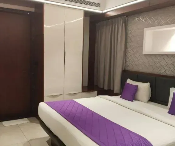 Photo 4 of 10 at SRS Suites