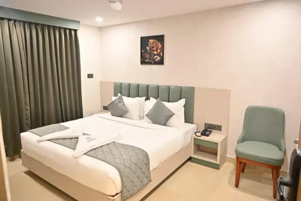 Photo 1 of 10 at Bilton Premium Luxury Hotel Koramangala