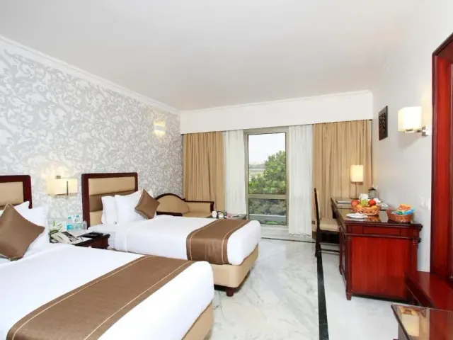 Photo 3 of 10 at The Rialto Hotel