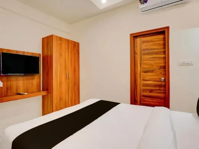 Photo 6 of 10 at Super Townhouse Marathahalli Near Sri Nagalingeshwar Swamy Temple Formerly Hotel Avenue