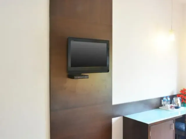 Photo 2 of 10 at Ashraya International Hotel