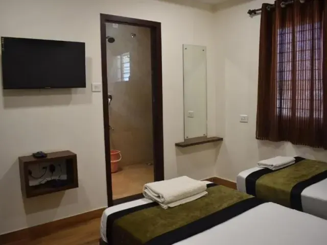 Photo 4 of 10 at Symphony Suites