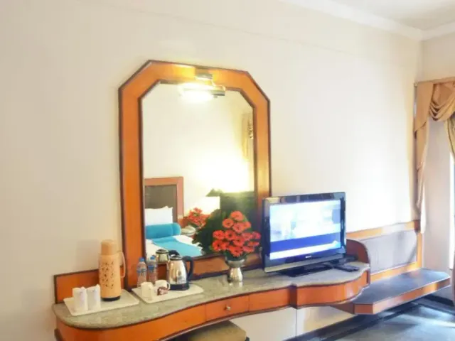 Photo 3 of 10 at Ashraya International Hotel