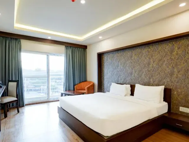 Photo 2 of 10 at Super Townhouse Oak Mahadevapura Opposite Phoenix Mall Formerly Grand Wilton Inn
