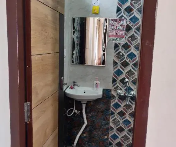 Photo 10 of 10 at Castle Hebbal Room with Kitchen