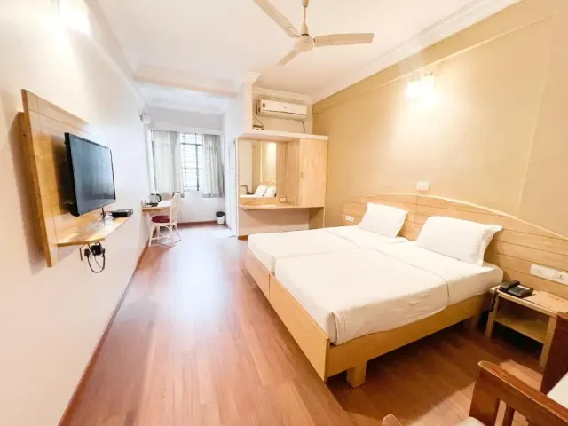 Photo 2 of 10 at Hotel Vellara