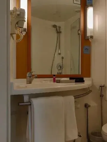 Photo 4 of 10 at ibis Bengaluru City Centre - An Accor Brand