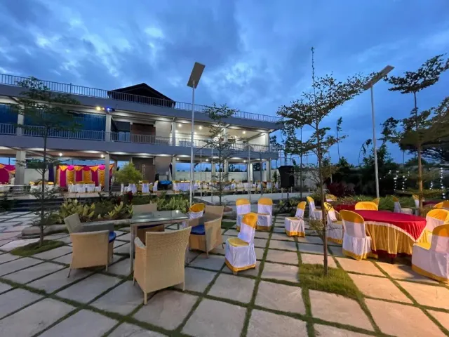 Photo 5 of 10 at Soundarya Sapphires 7 Bedroom Private Pool Villa Near Bangalore