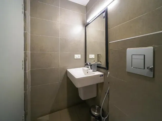 Photo 8 of 10 at Olive Zip Richmond Circle by Embassy Group