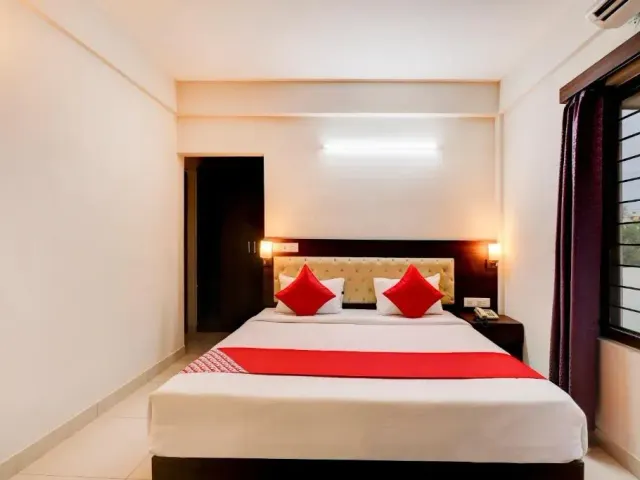 Photo 3 of 10 at Aster Suites