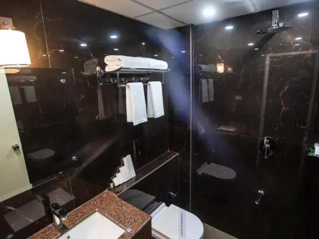 Photo 3 of 10 at Hotel Paramos Inn
