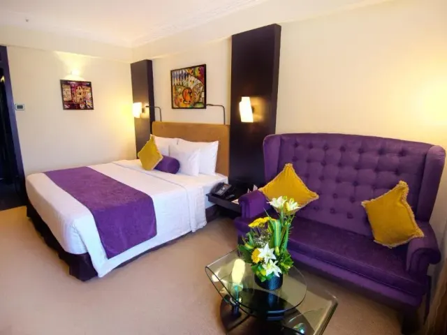 Photo 2 of 10 at Sterlings Mac Hotel