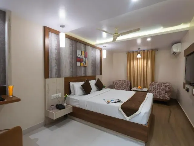 Photo 5 of 10 at Hotel Monarch International