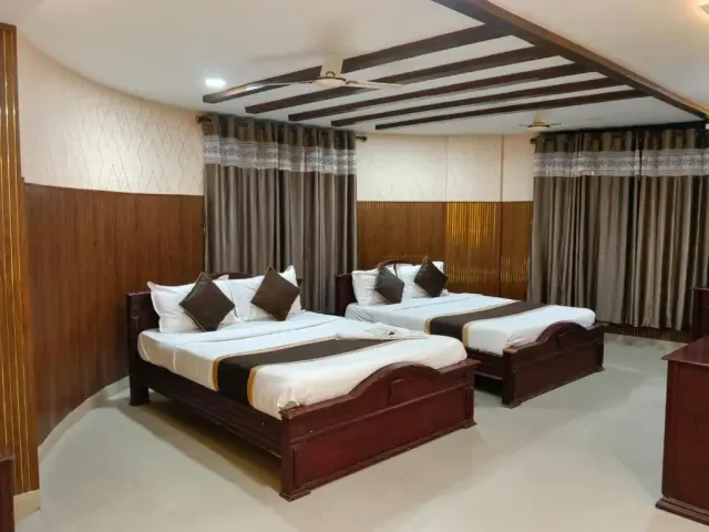 Photo 5 of 10 at MALDIVES INN