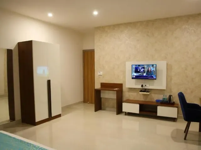 Photo 3 of 10 at Zing Rooms by GuestHouse Suites