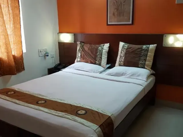 Photo 4 of 10 at Maple Suites