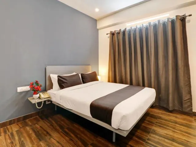 Photo 2 of 10 at Townhouse Ecity Inn