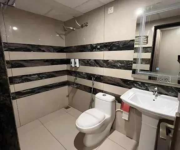 Photo 4 of 10 at Hotel LG Signature Suites