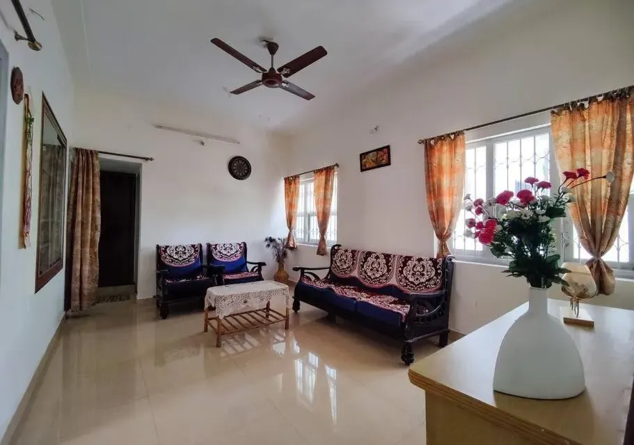 Photo 1 of 10 at Comfy 2-bedroom House in Sanjaynagar, Bengaluru