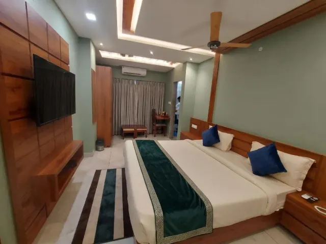 Photo 4 of 8 at FabHotel Velmira