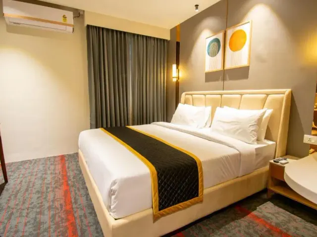 Photo 3 of 10 at Hotel Sing 65